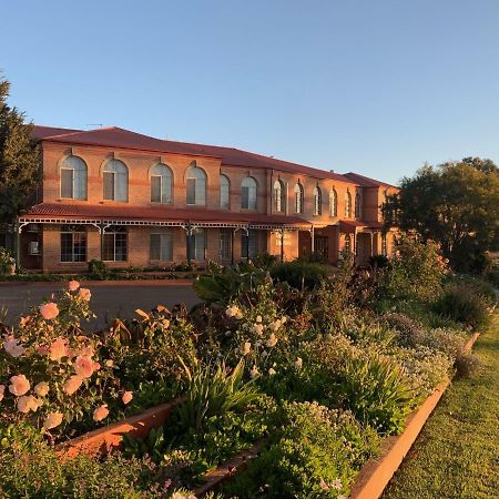 Heritage Motor Inn Goulburn Dış mekan fotoğraf